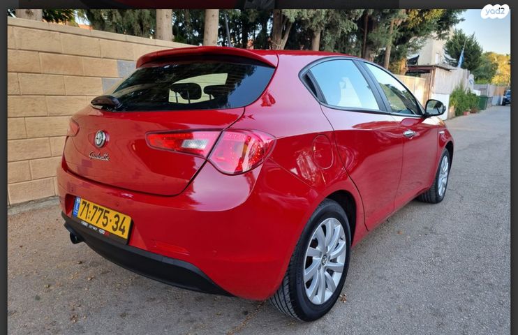 מודעת רכב אלפא רומיאו ג'ולייטה