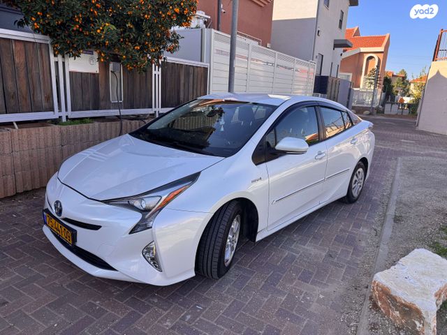 טויוטה פריוס