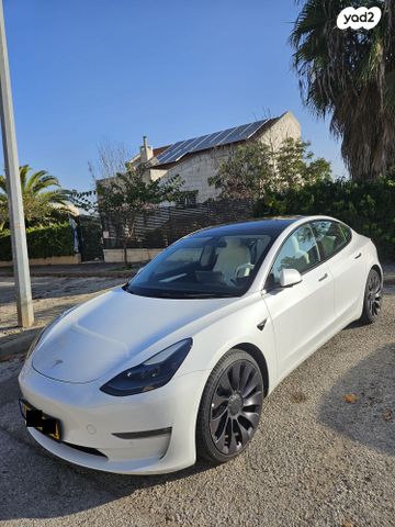 מודעת רכב טסלה מודל 3