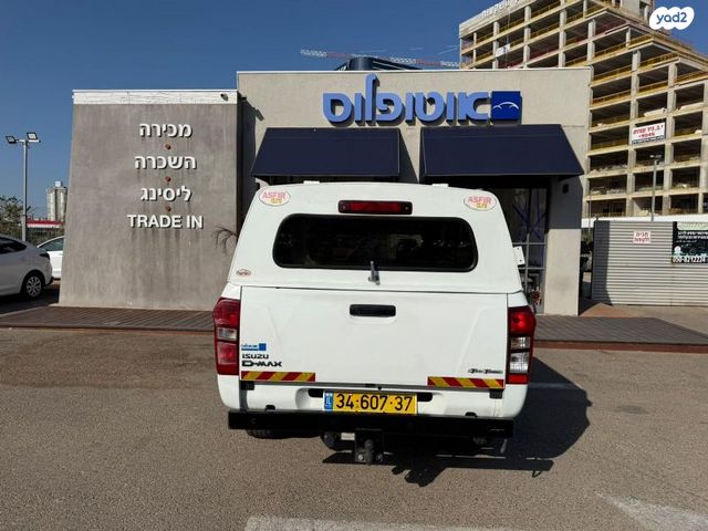 איסוזו די-מקס