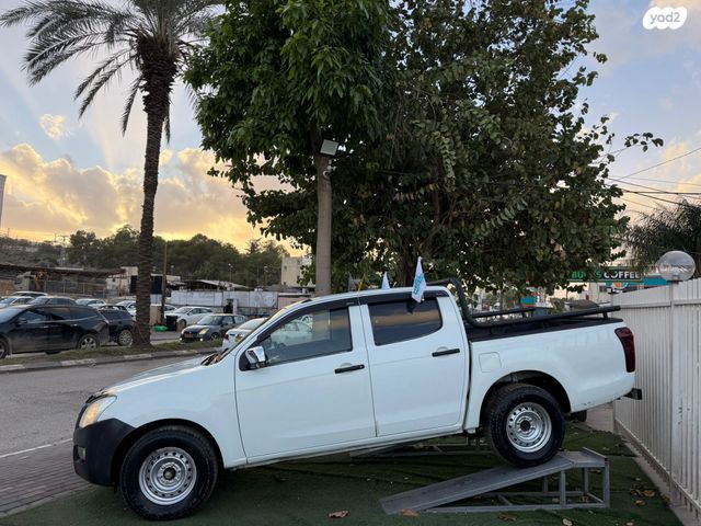 איסוזו די-מקס