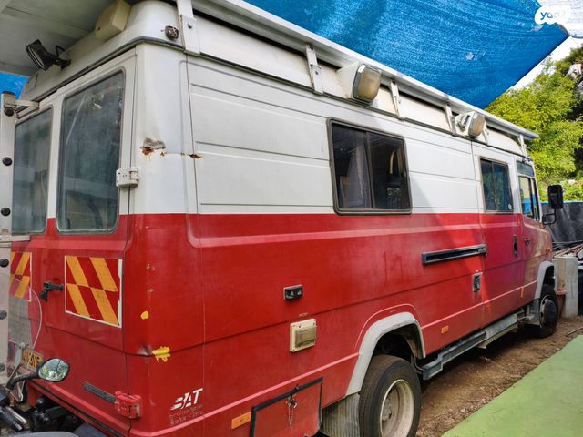 מודעת רכב מרצדס-בנץ ואריו