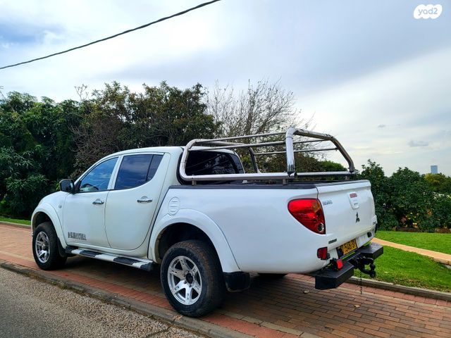 מיצובישי טרייטון / L200