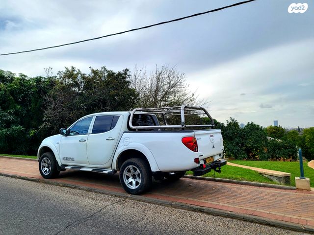 מיצובישי טרייטון / L200
