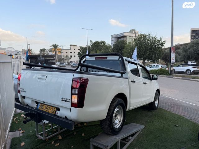 איסוזו די-מקס