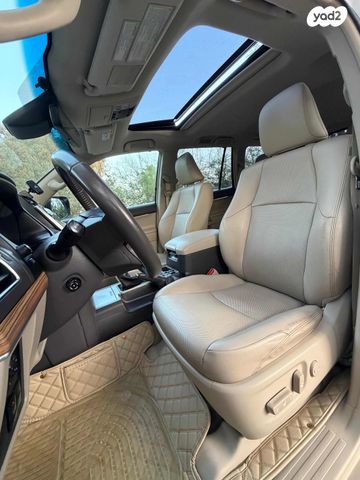 טויוטה לנד קרוזר