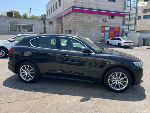 מודעת רכב אלפא רומיאו סטלביו