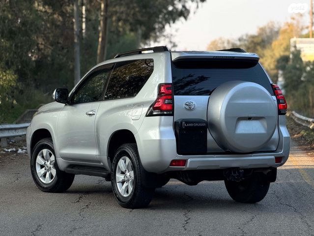 טויוטה לנד קרוזר