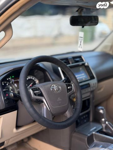 טויוטה לנד קרוזר