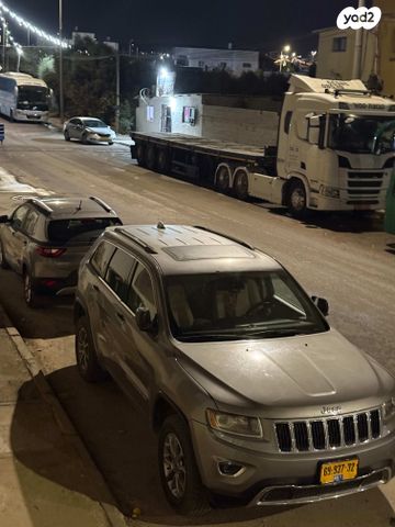 מודעת רכב ג'יפ גרנד צ'ירוקי