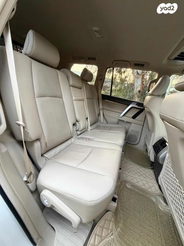 טויוטה לנד קרוזר