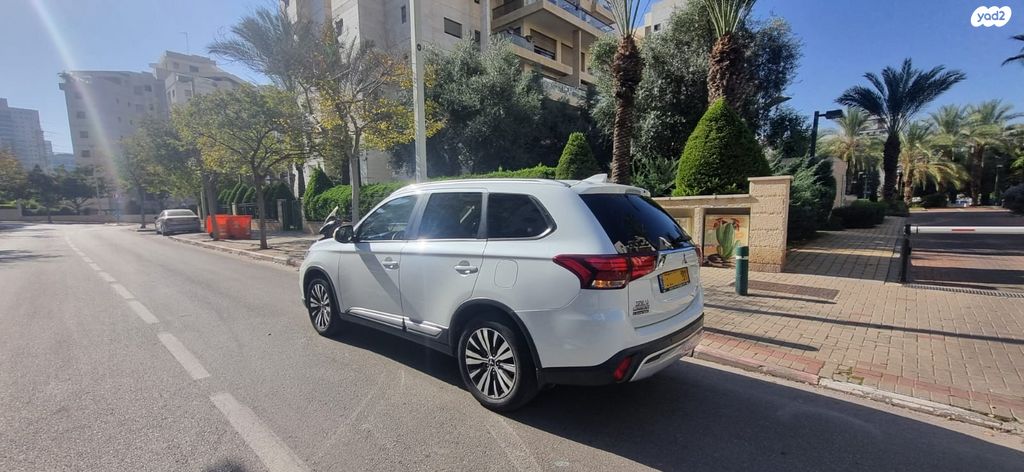 מיצובישי אאוטלנדר