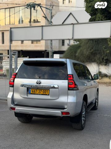 טויוטה לנד קרוזר