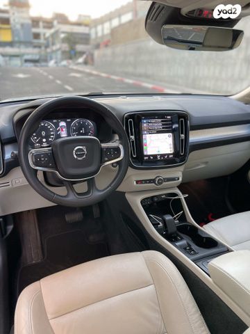 וולוו XC40