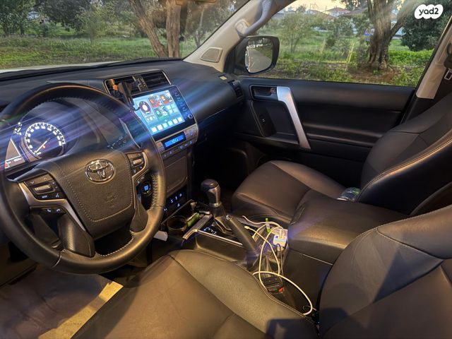 טויוטה לנד קרוזר