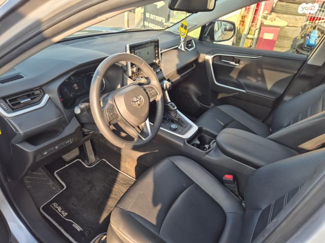 טויוטה RAV4