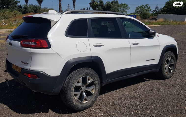 מודעת רכב ג'יפ צ'ירוקי