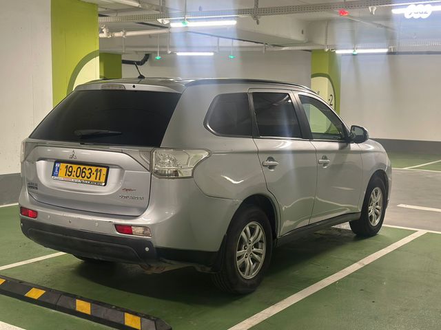 מיצובישי אאוטלנדר