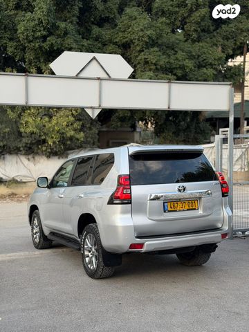 טויוטה לנד קרוזר