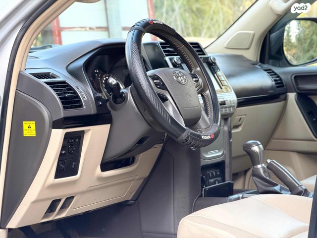 טויוטה לנד קרוזר