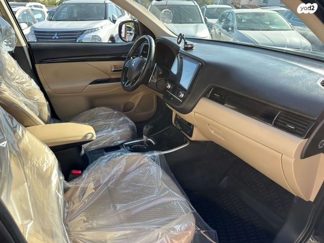 מיצובישי אאוטלנדר