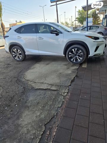 מודעת רכב לקסוס NX