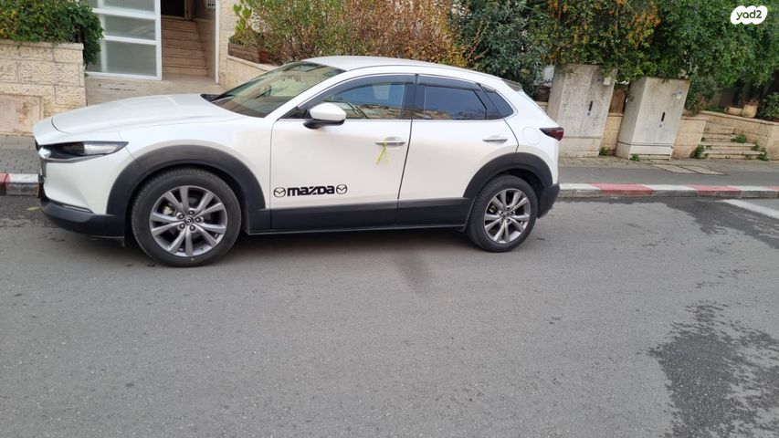 מודעת רכב מאזדה CX-30