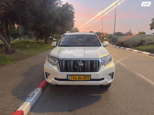 טויוטה לנד קרוזר