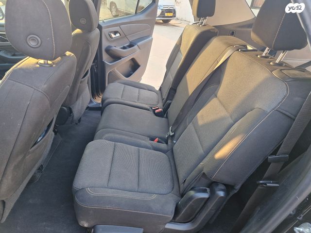 שברולט טראוורס