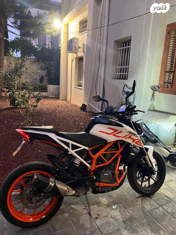 KTM Naked Duke 390
