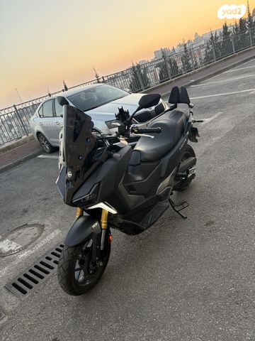 מודעת רכב סאן יאנג ADX400