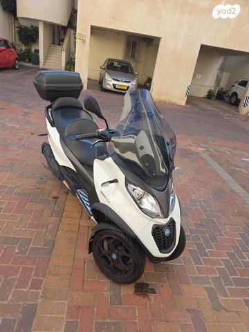 מודעת רכב פיאג'ו MP3 400