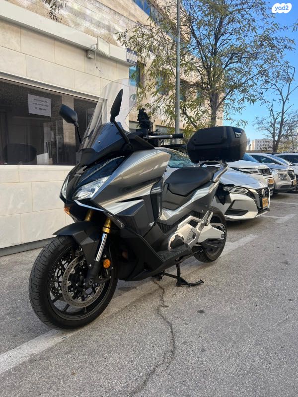 הונדה פורזה 750