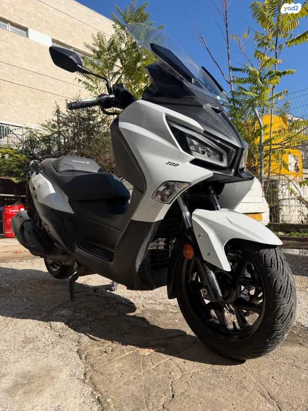 מודעת רכב סאן יאנג ג'וי-מקס Z-300