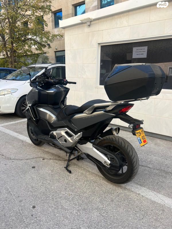 הונדה פורזה 750