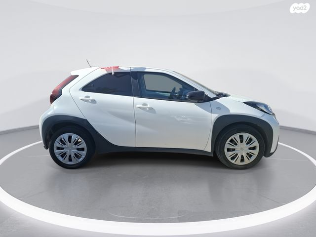 טויוטה אייגו X