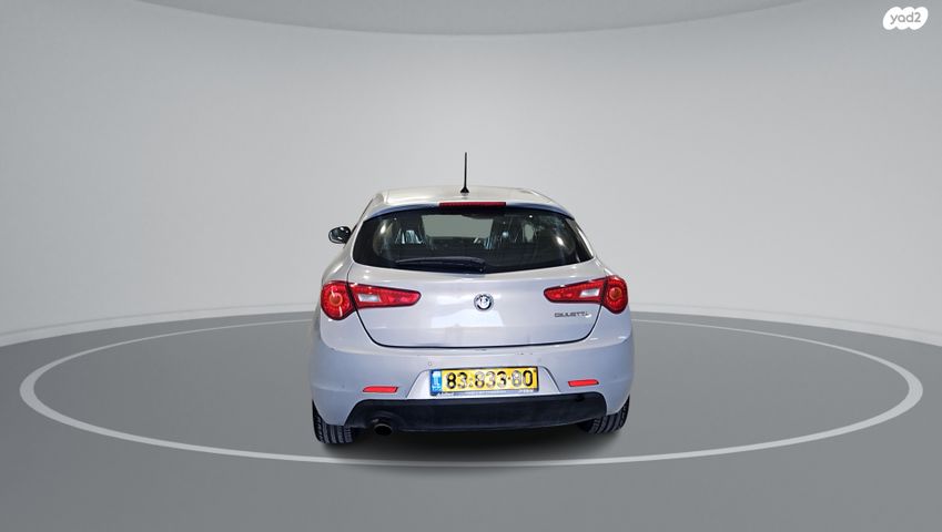 מודעת רכב אלפא רומיאו ג'ולייטה