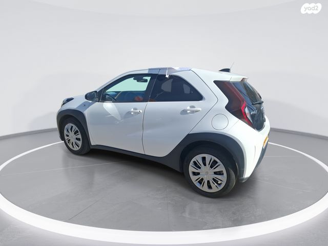 טויוטה אייגו X