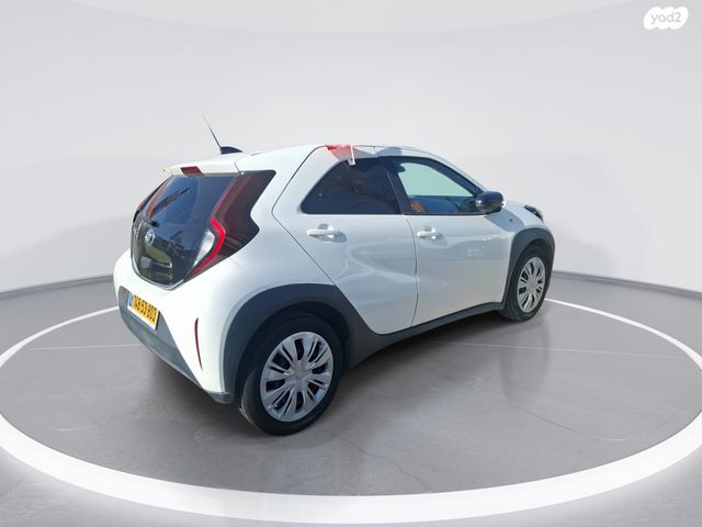 טויוטה אייגו X