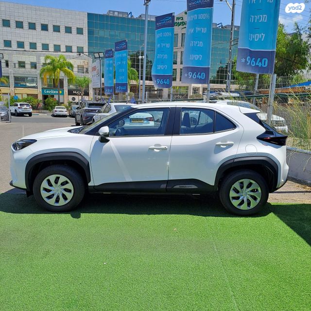 טויוטה יאריס קרוס