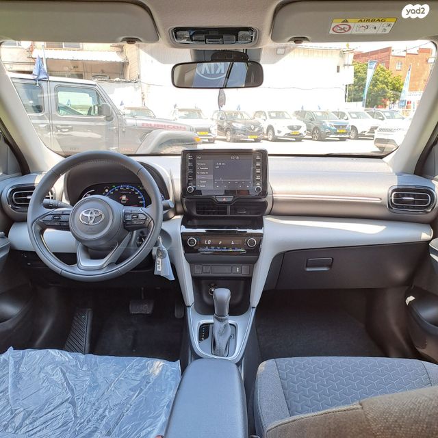 טויוטה יאריס קרוס