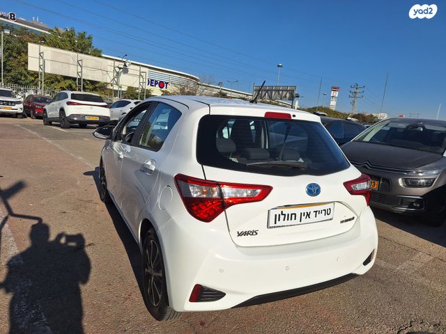 טויוטה יאריס
