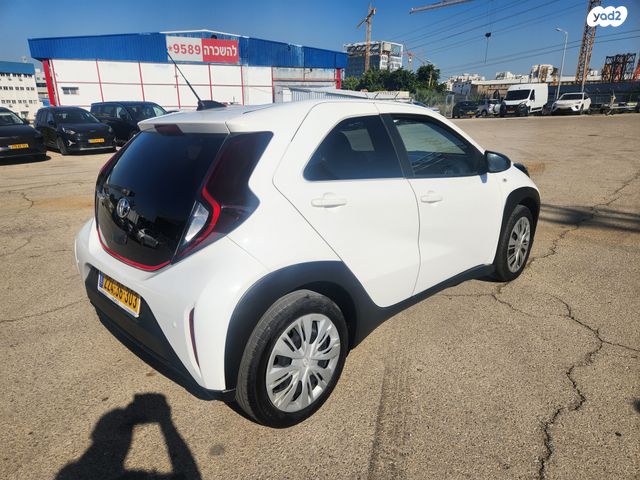 טויוטה אייגו X