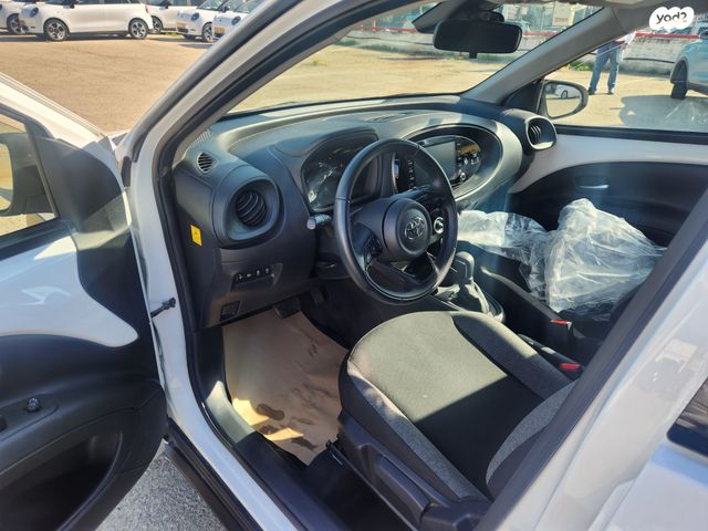 טויוטה אייגו X