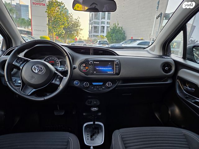 טויוטה יאריס