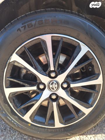 טויוטה יאריס