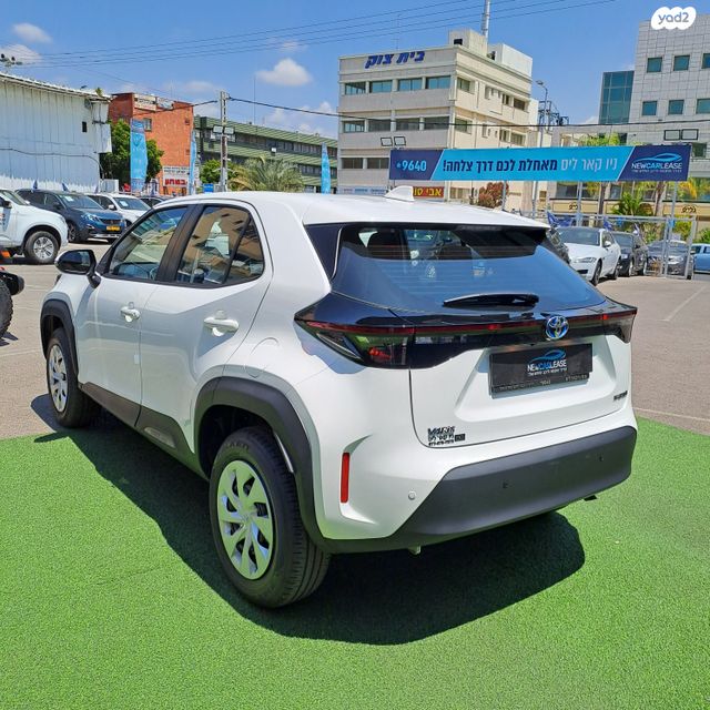 טויוטה יאריס קרוס