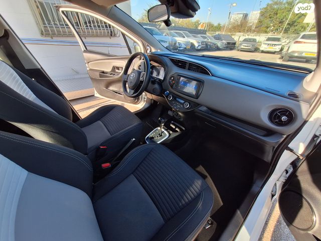 טויוטה יאריס