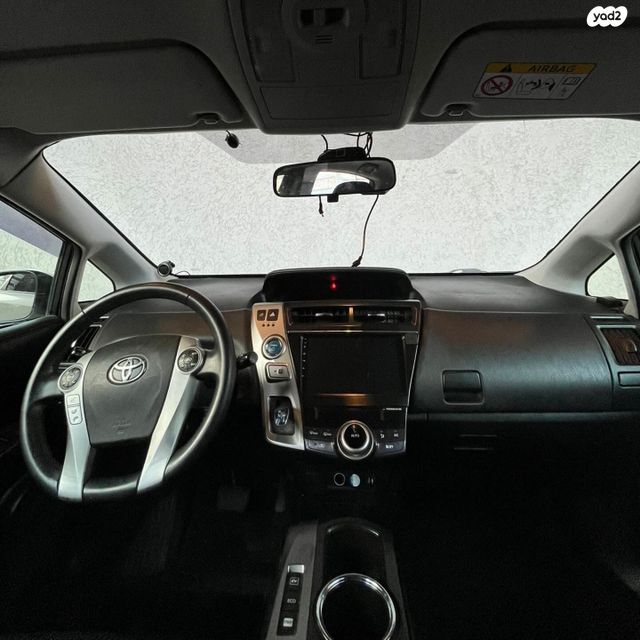 טויוטה פריוס פלוס