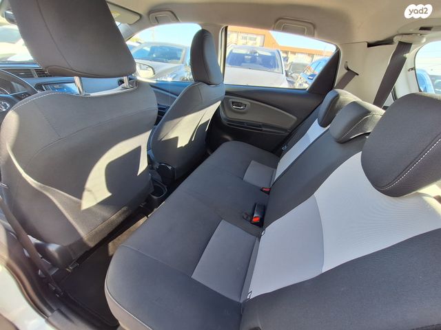 טויוטה יאריס